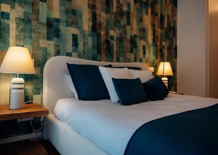 In-town Residences * 丰沙尔