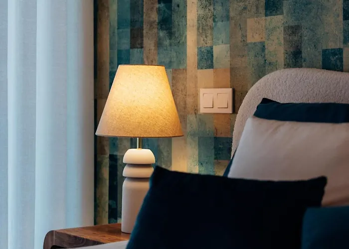 In-town Residences * 丰沙尔