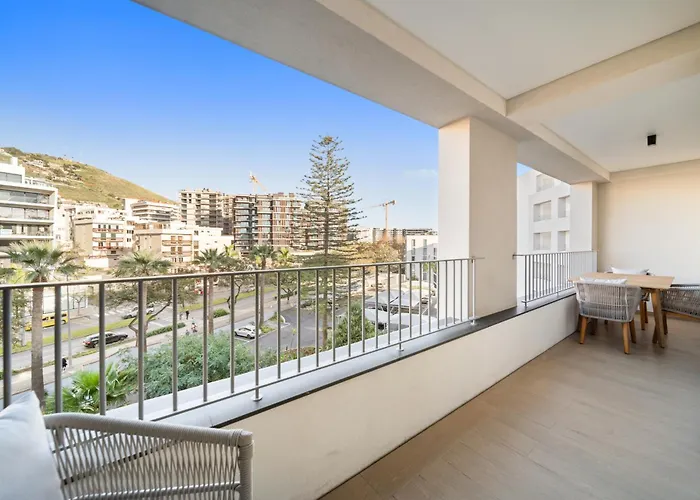 In-town Residences * 丰沙尔