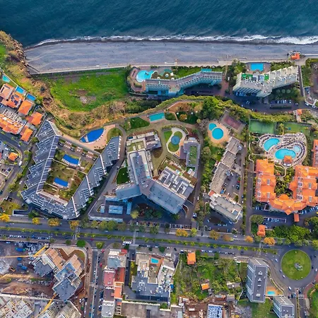 In-town Residences アパート *