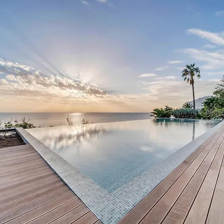 In-town Residences アパート *